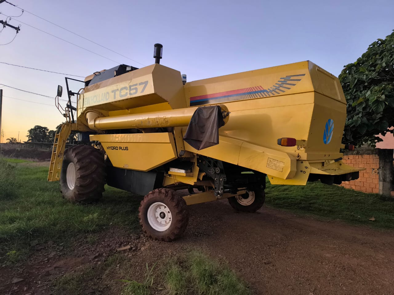 Colheitadeira TC 57 hydro usada colheitadeira hydro new holland tc 57 ...