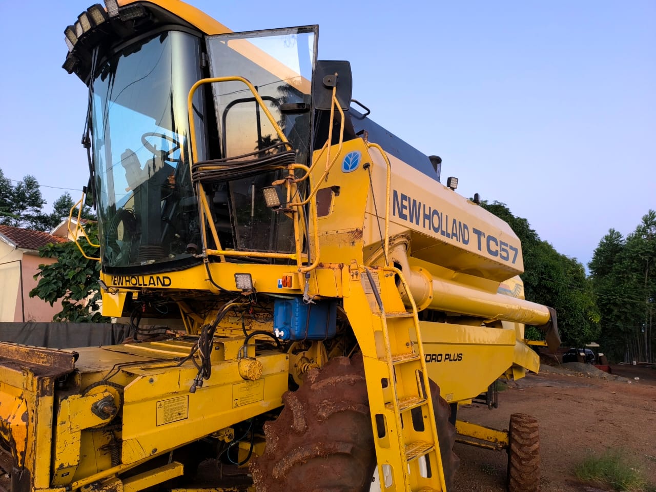 Colheitadeira TC 57 hydro usada colheitadeira hydro new holland tc 57 ...