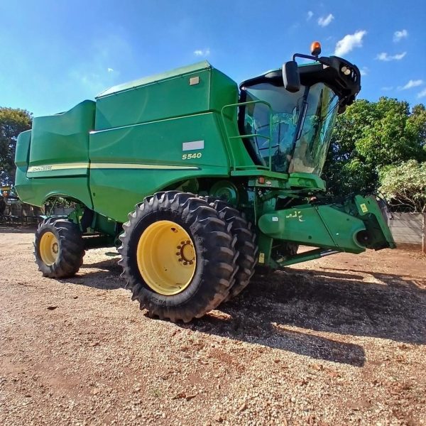 COLHEITADEIRA JOHN DEERE S540 • Ano: 2014 • 5.540 horas motor ...